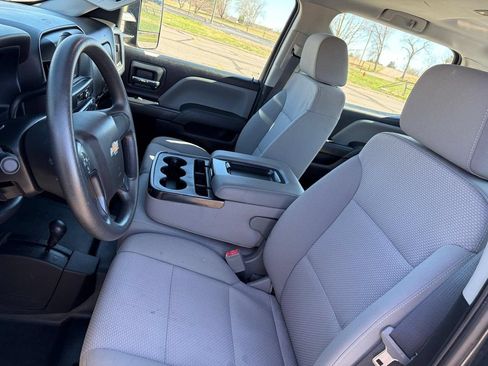 Used 2018 Chevrolet Silverado 3500 W/T AWD/4WD image 17