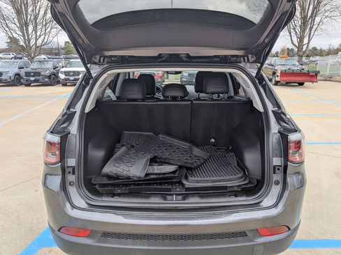 Used 2019 Jeep Compass Latitude image 24