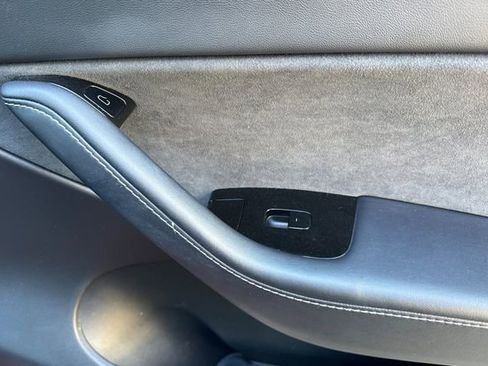 Used 2021 Tesla Model Y Long Range AWD/4WD image 20