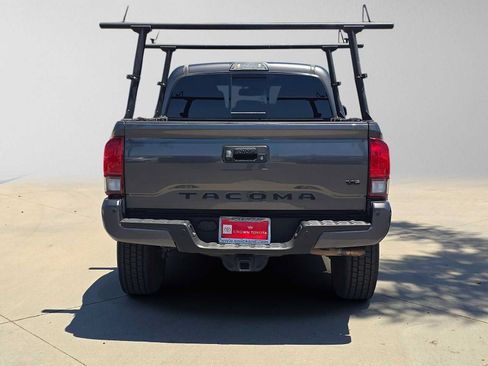 Used 2019 Toyota Tacoma TRD Off-Road w/ Technology Package AWD/4WD image 4