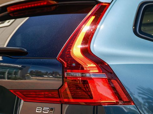Certified 2026 Volvo XC60 B5 Ultra w/ Protection Package Premier AWD/4WD image 9