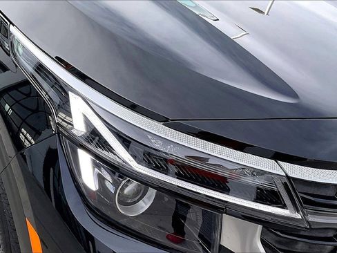 Used 2025 Kia Seltos EX w/ EX Sunroof Package image 28