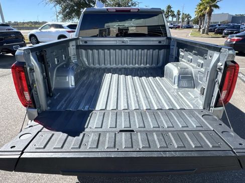 Used 2025 GMC Sierra 1500 SLT image 9