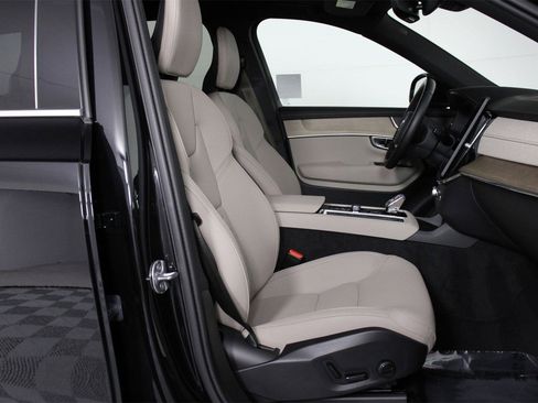Certified 2025 Volvo XC90 B5 Core w/ Protection Package Premier image 29