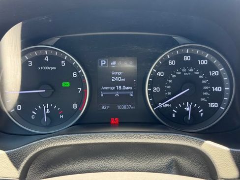 Used 2018 Hyundai Elantra Value Edition FWD image 11