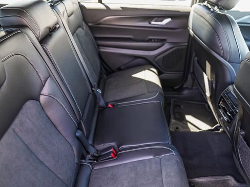 New 2025 Jeep Grand Cherokee L Altitude image 18