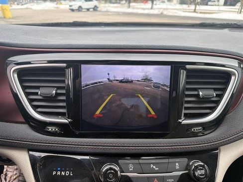 Used 2019 Chrysler Pacifica Limited image 45