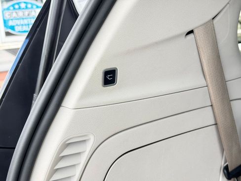 Used 2022 Chrysler Pacifica Touring-L FWD image 38