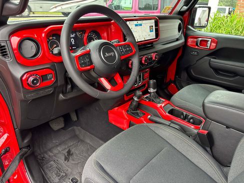 Used 2025 Jeep Wrangler Sport AWD/4WD image 9
