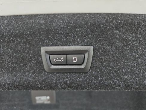 Used 2025 BMW 330i Sedan w/ Convenience Package RWD image 31