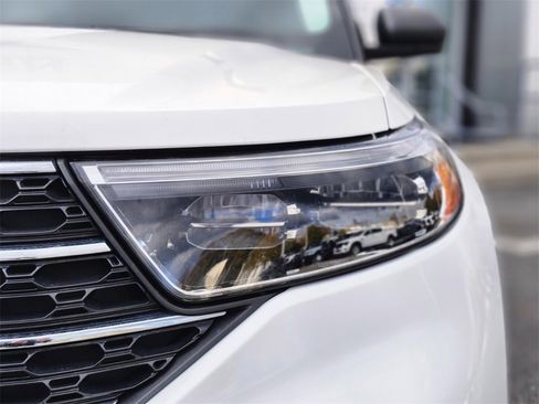 Used 2022 Ford Explorer XLT image 10