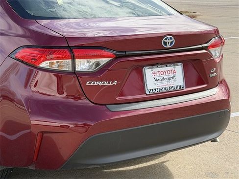 Certified 2025 Toyota Corolla LE image 6