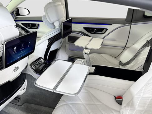 Used 2025 Mercedes-Benz Maybach S 680 4MATIC image 32