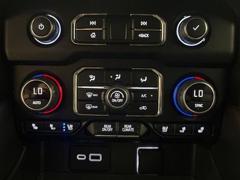 Used 2022 Chevrolet Tahoe Premier AWD/4WD image 25