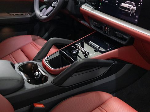 Used 2026 Porsche Cayenne S image 32