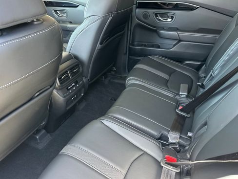 Used 2025 Honda Pilot Touring image 25