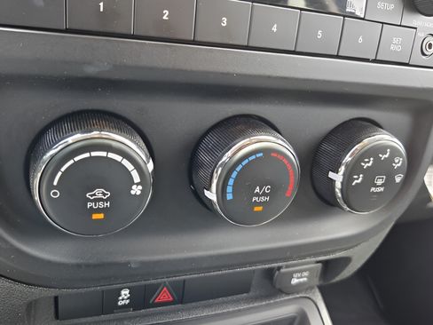 Used 2016 Jeep Compass Sport FWD image 19