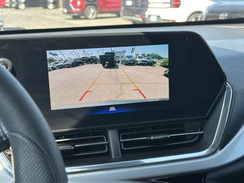 Used 2025 Chevrolet Trax LT FWD image 21
