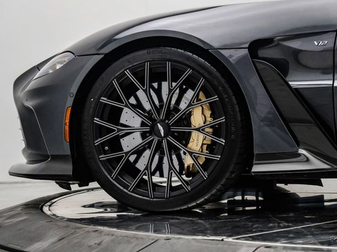 Used 2023 Aston Martin V12 Vantage RWD image 90