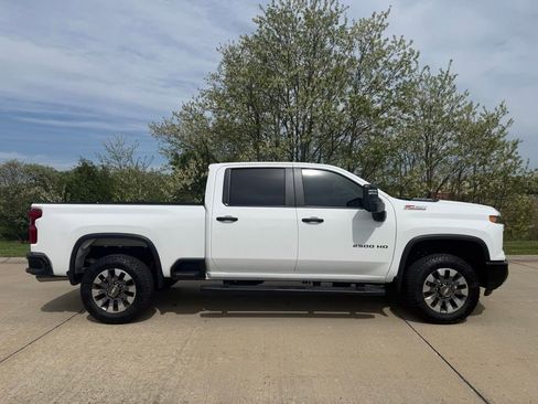 Used 2025 Chevrolet Silverado 2500 Custom w/ Custom Value Package AWD/4WD image 2