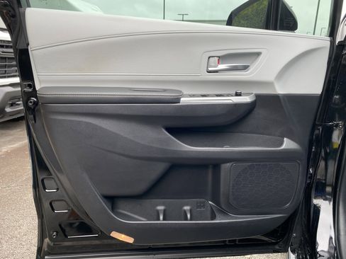 Used 2025 Toyota Sienna XSE image 15