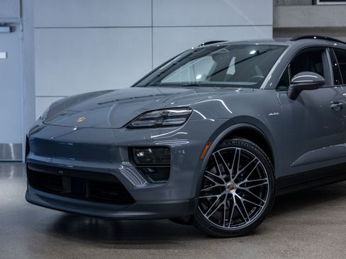 New 2026 Porsche Macan 4 Electric AWD/4WD image 22