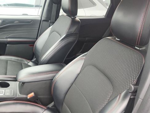 Used 2025 Ford Escape ST-Line Select AWD/4WD image 9