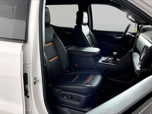 Certified 2024 GMC Sierra 1500 AT4 w/ AT4 Premium Package AWD/4WD image 9