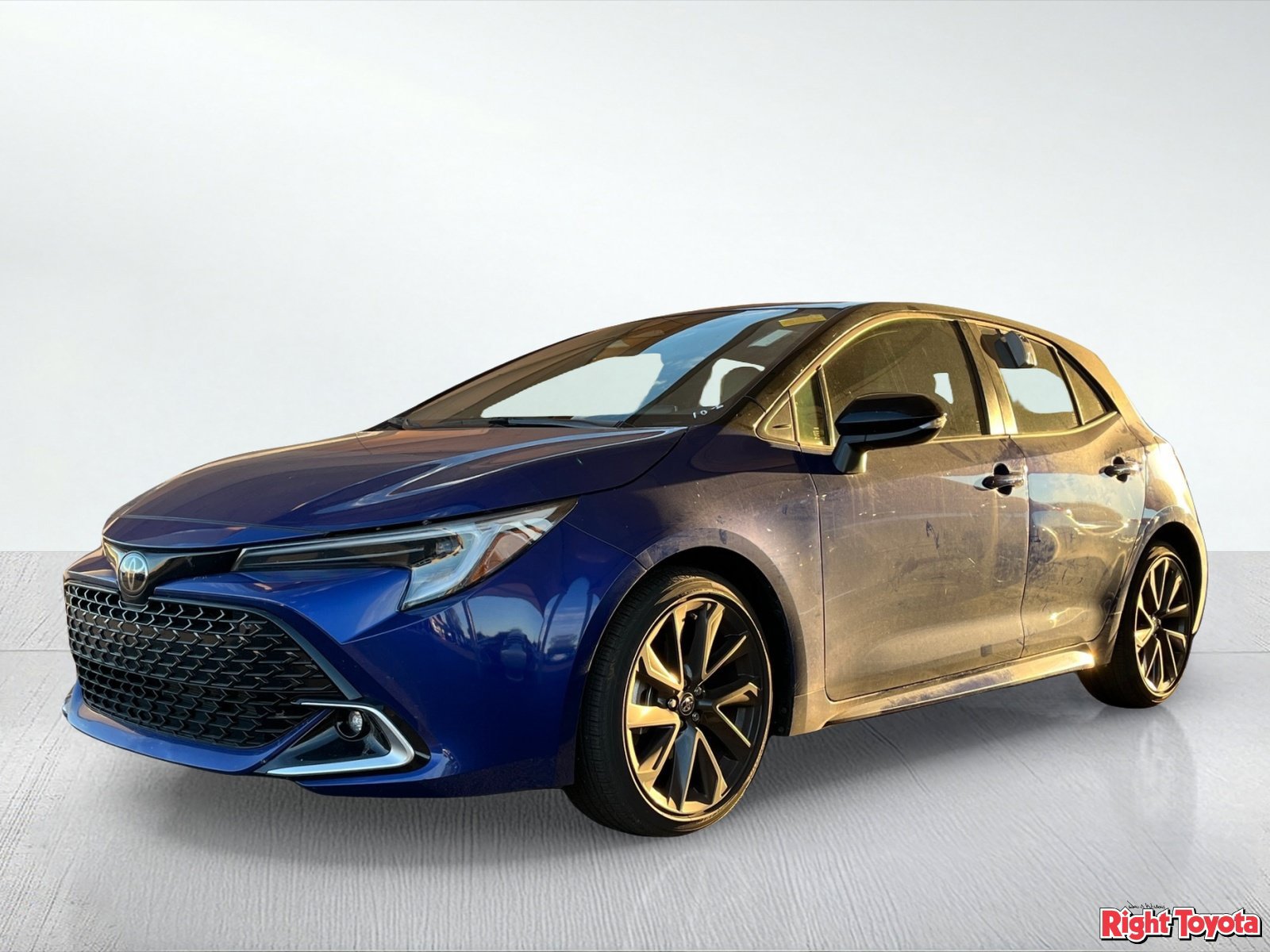 Used 2024 Toyota Corolla XSE FWD image 2