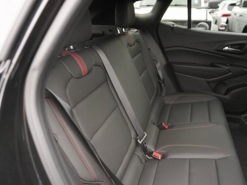 Used 2025 Chevrolet Trax RS w/ Sunroof Package image 17