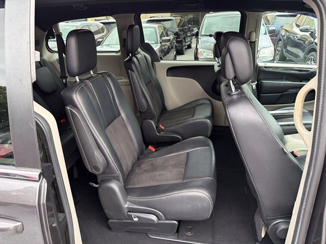 Used 2019 Dodge Grand Caravan SXT FWD image 18