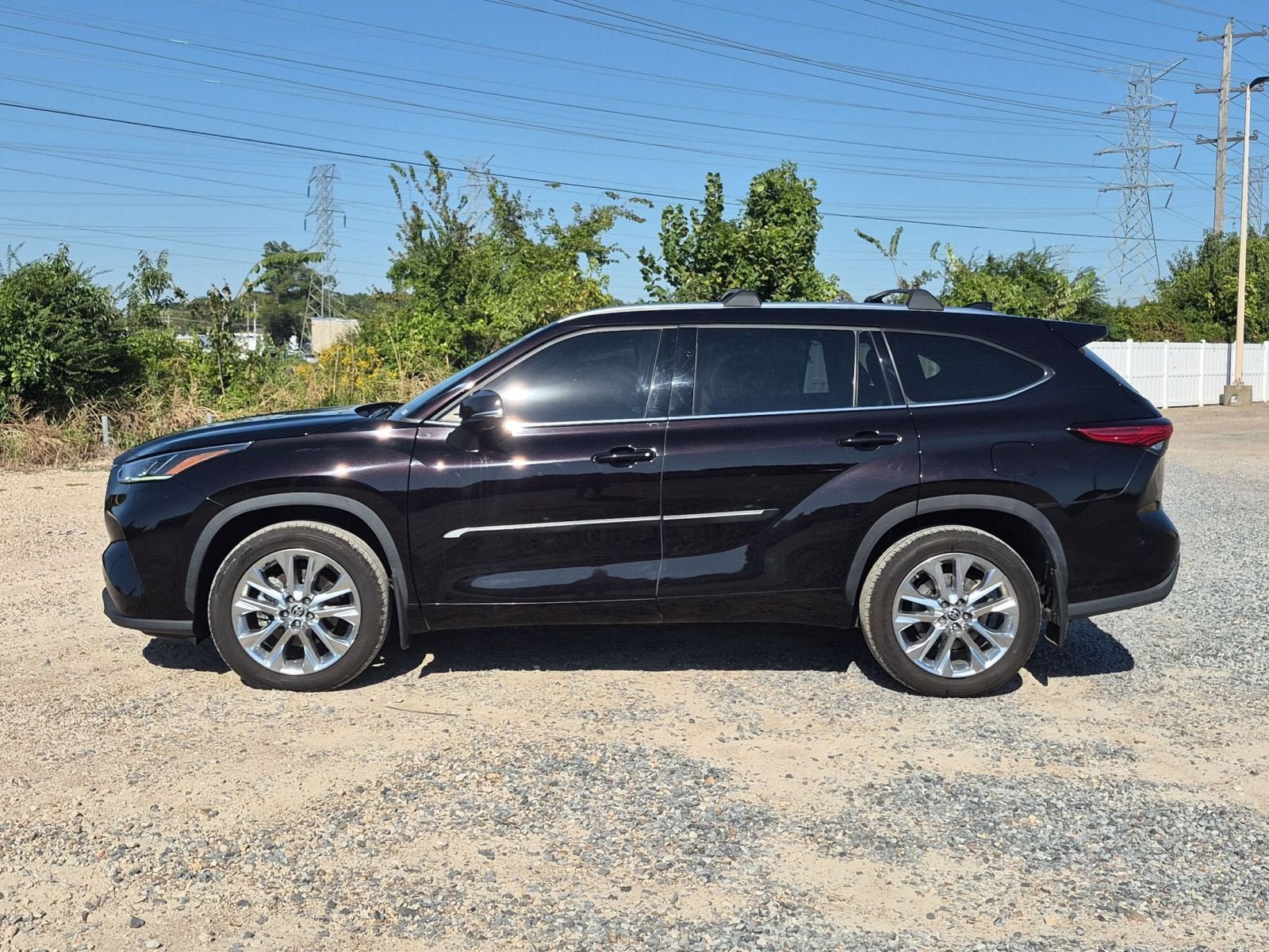 Used 2021 Toyota Highlander Limited FWD image 2