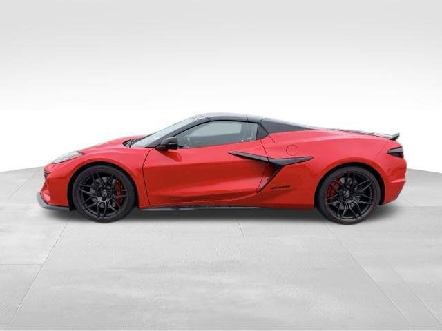 Used 2025 Chevrolet Corvette Z06 w/ Stealth Interior Trim Package RWD image 3