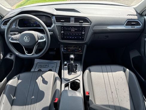 Used 2023 Volkswagen Tiguan SE FWD image 29