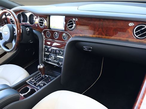 Used 2016 Bentley Mulsanne image 2