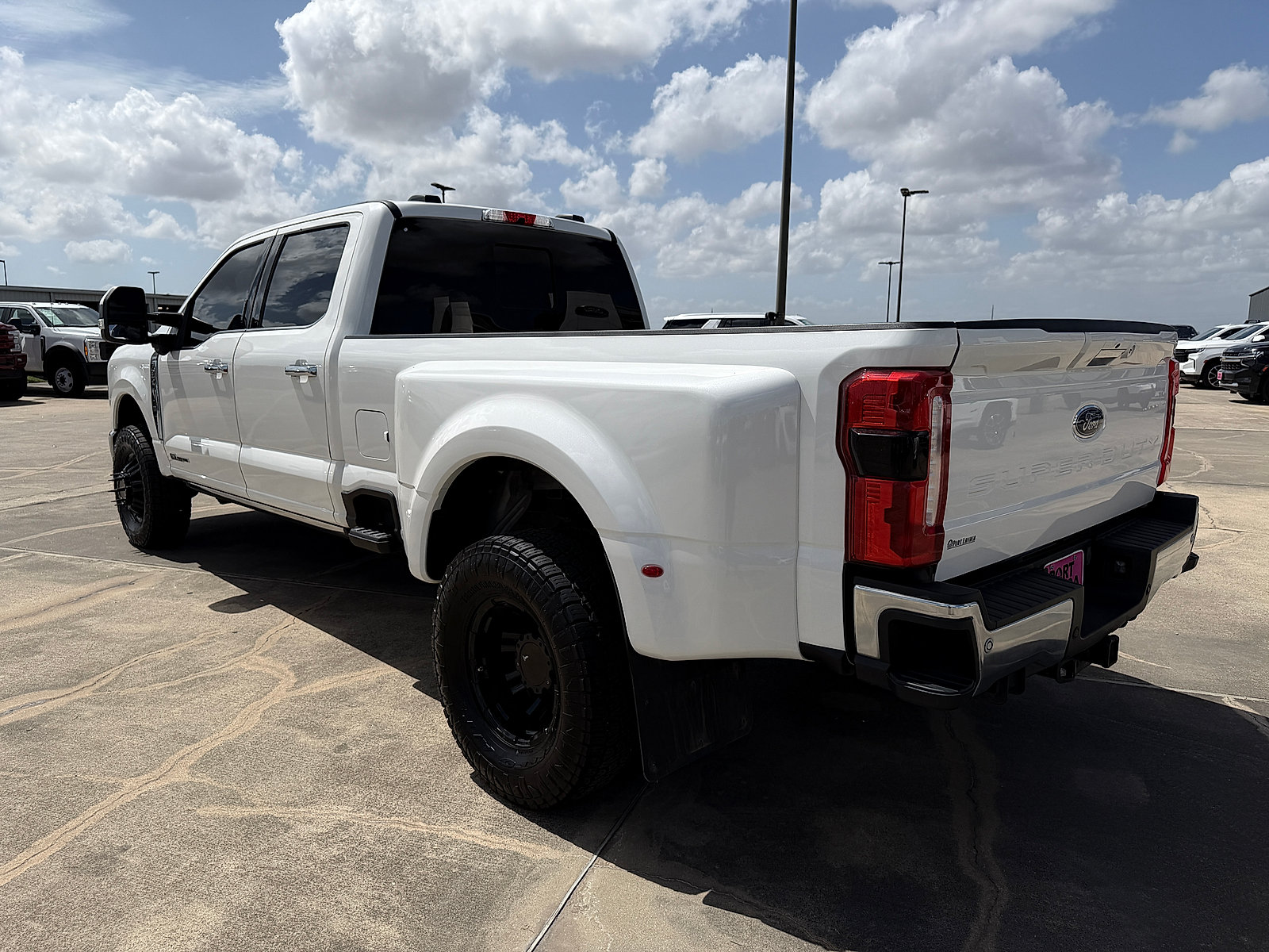 Used 2023 Ford F350 Lariat w/ Lariat Ultimate Package AWD/4WD image 5