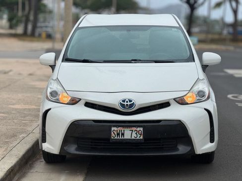Used 2016 Toyota Prius V Five FWD image 7