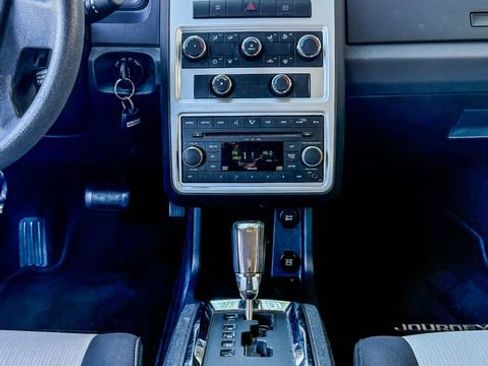 Used 2009 Dodge Journey SXT w/ Flexible Seating Group image 32