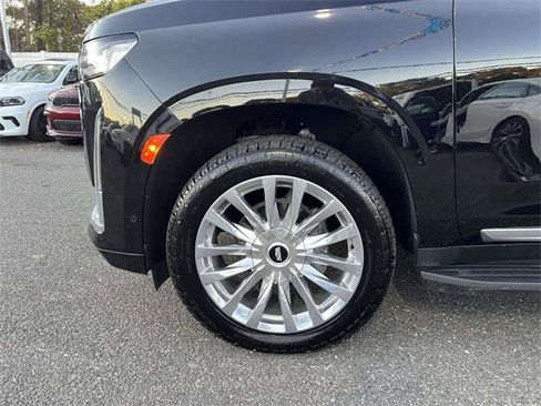 Used 2022 Cadillac Escalade ESV Premium Luxury image 9