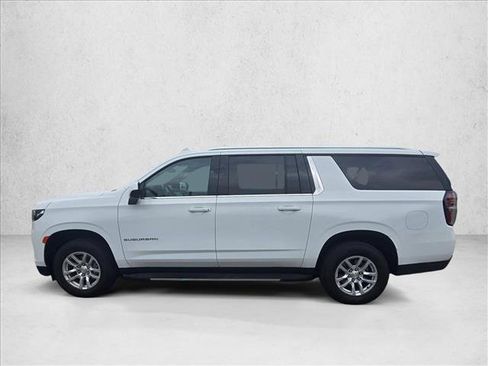 Used 2024 Chevrolet Suburban LT RWD image 8