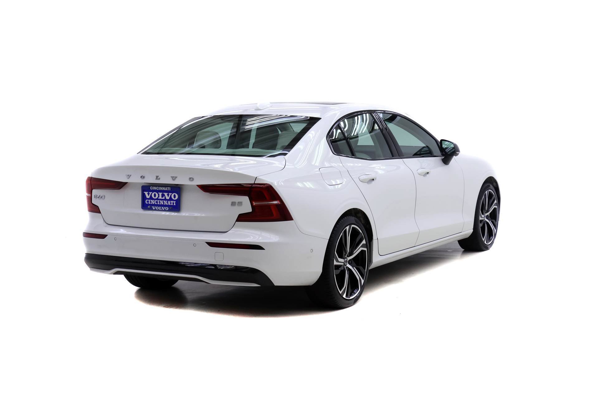 Used 2024 Volvo S60 B5 Plus FWD image 4