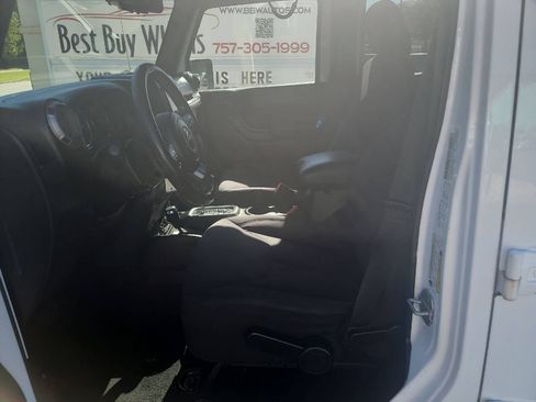 Used 2013 Jeep Wrangler Unlimited Sport image 12