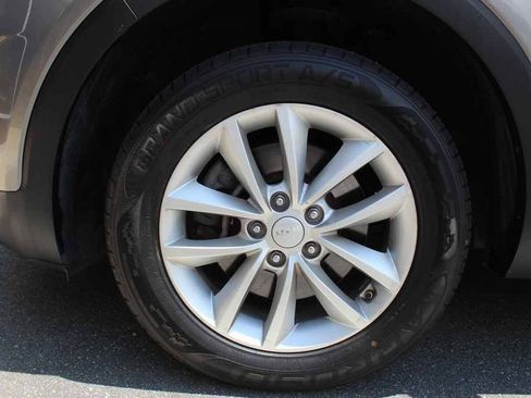 Used 2017 Kia Sorento FWD w/ LX Convenience Package image 29