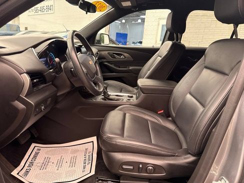 Used 2023 Chevrolet Traverse LT AWD/4WD image 9