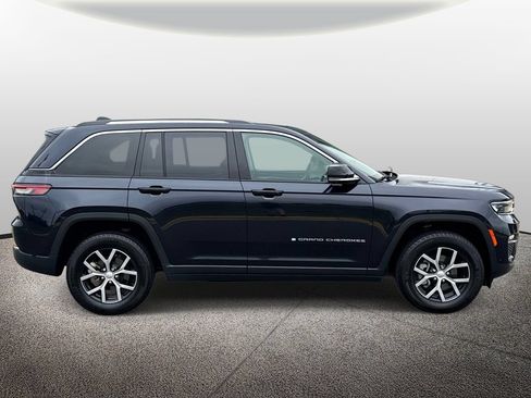 Used 2024 Jeep Grand Cherokee Limited w/ Luxury Tech Group II AWD/4WD image 4