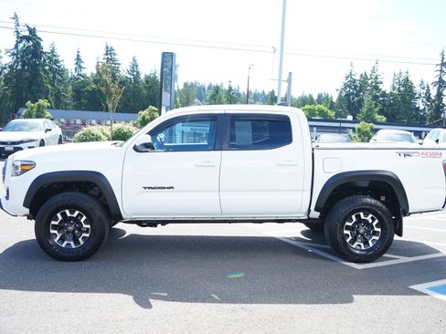 Used 2020 Toyota Tacoma TRD Off-Road w/ Technology Package AWD/4WD image 7
