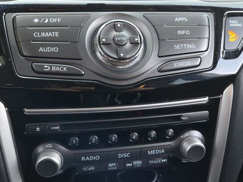 Used 2020 Nissan Pathfinder S image 23