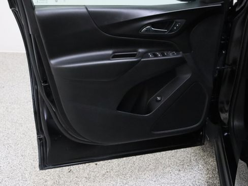 Used 2020 Chevrolet Equinox LT w/ Driver Convenience Package image 12