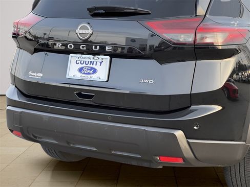 Used 2024 Nissan Rogue S image 35