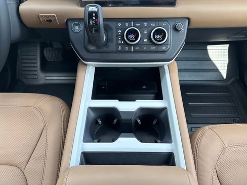 Used 2025 Land Rover Defender 130 X-Dynamic SE image 26